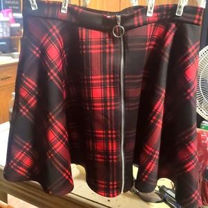 Hot Topic Red and Black plaid skirt with pockets